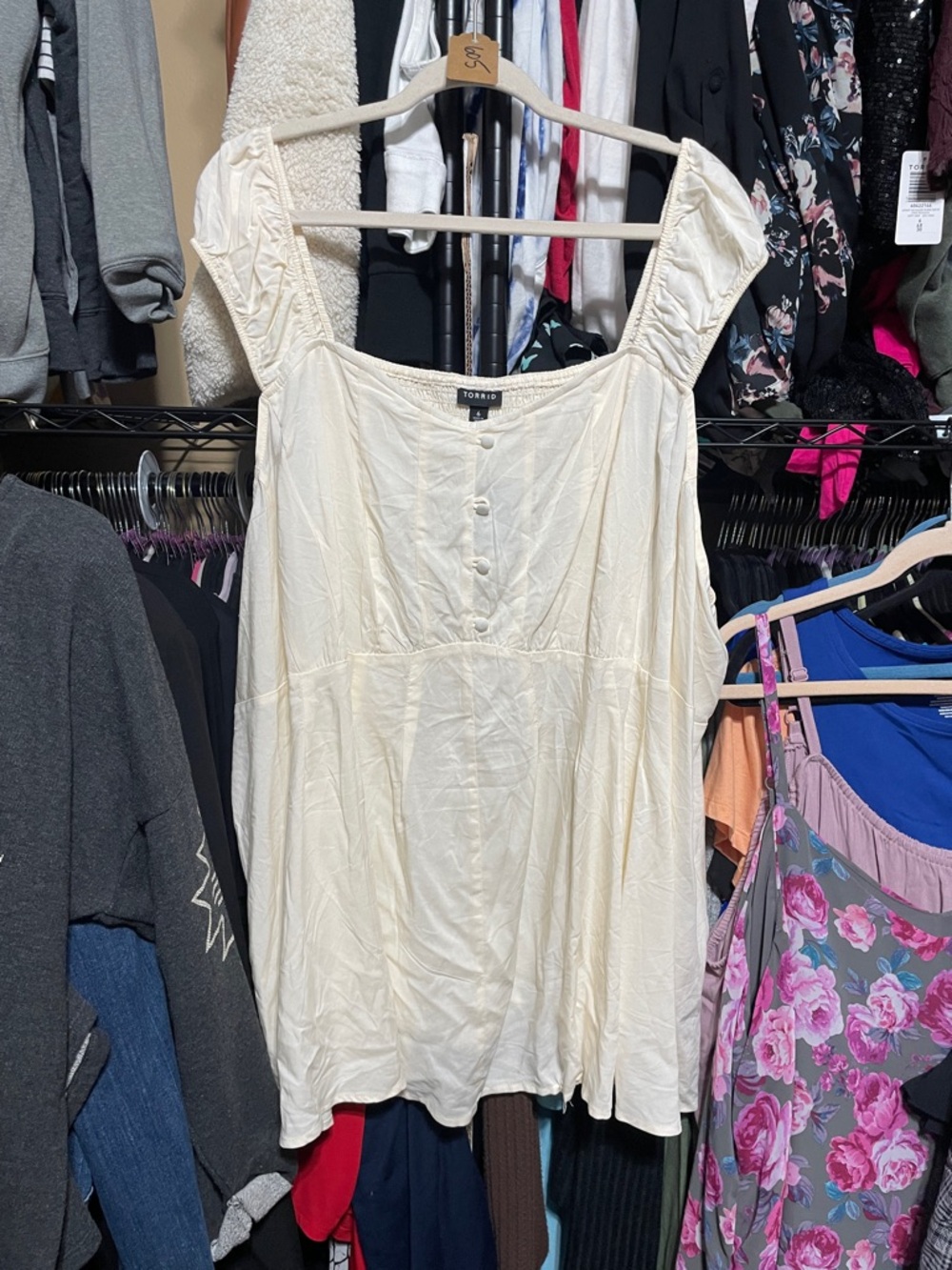#605 size 6 torrid NWT Cream Button-Front Peplum challis top
